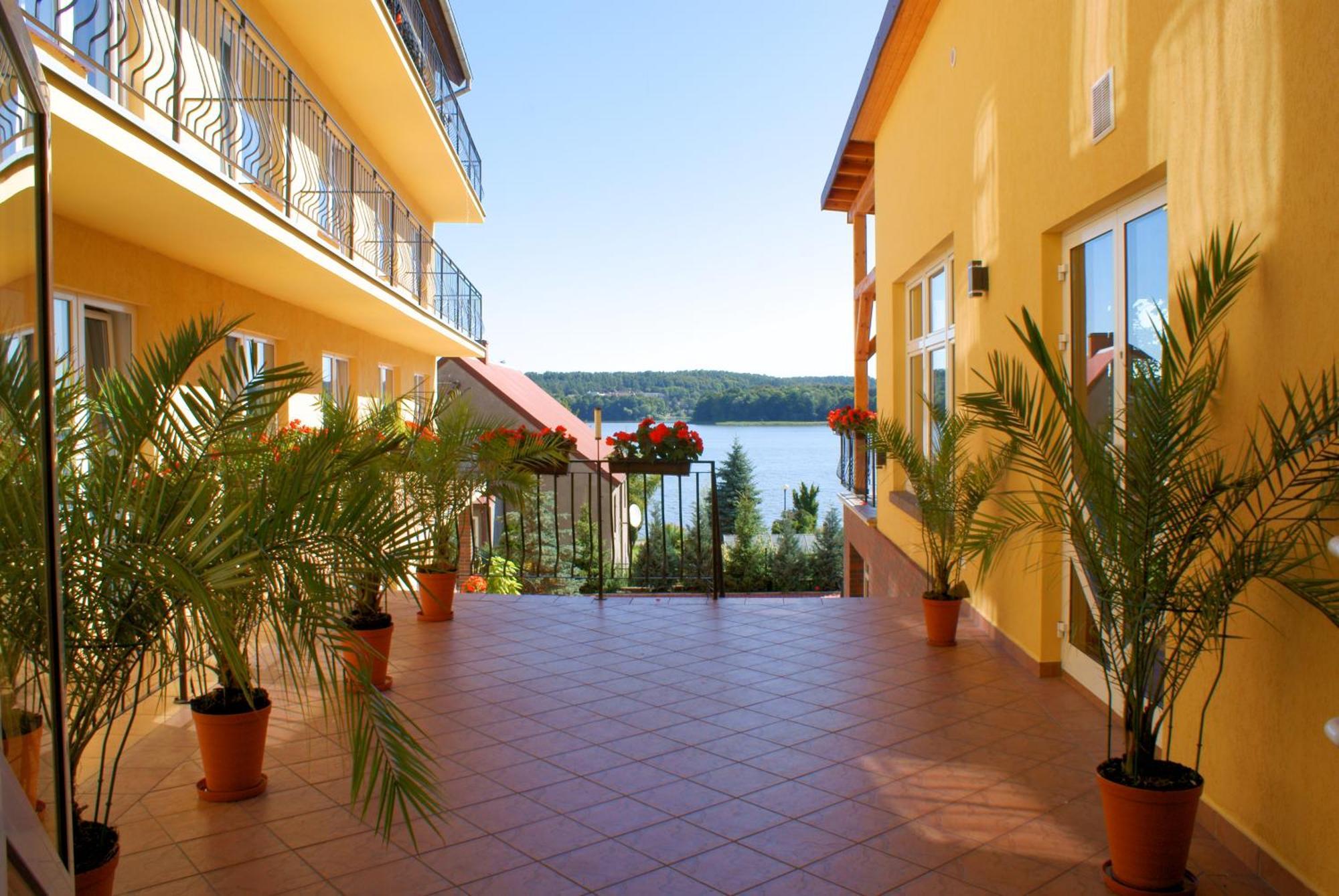 Hotel Huszcza ムロンゴヴォ エクステリア 写真
